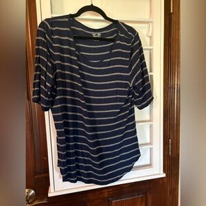Apt9 Elbow Length Women’s Shirt XL Blue and Gray striped